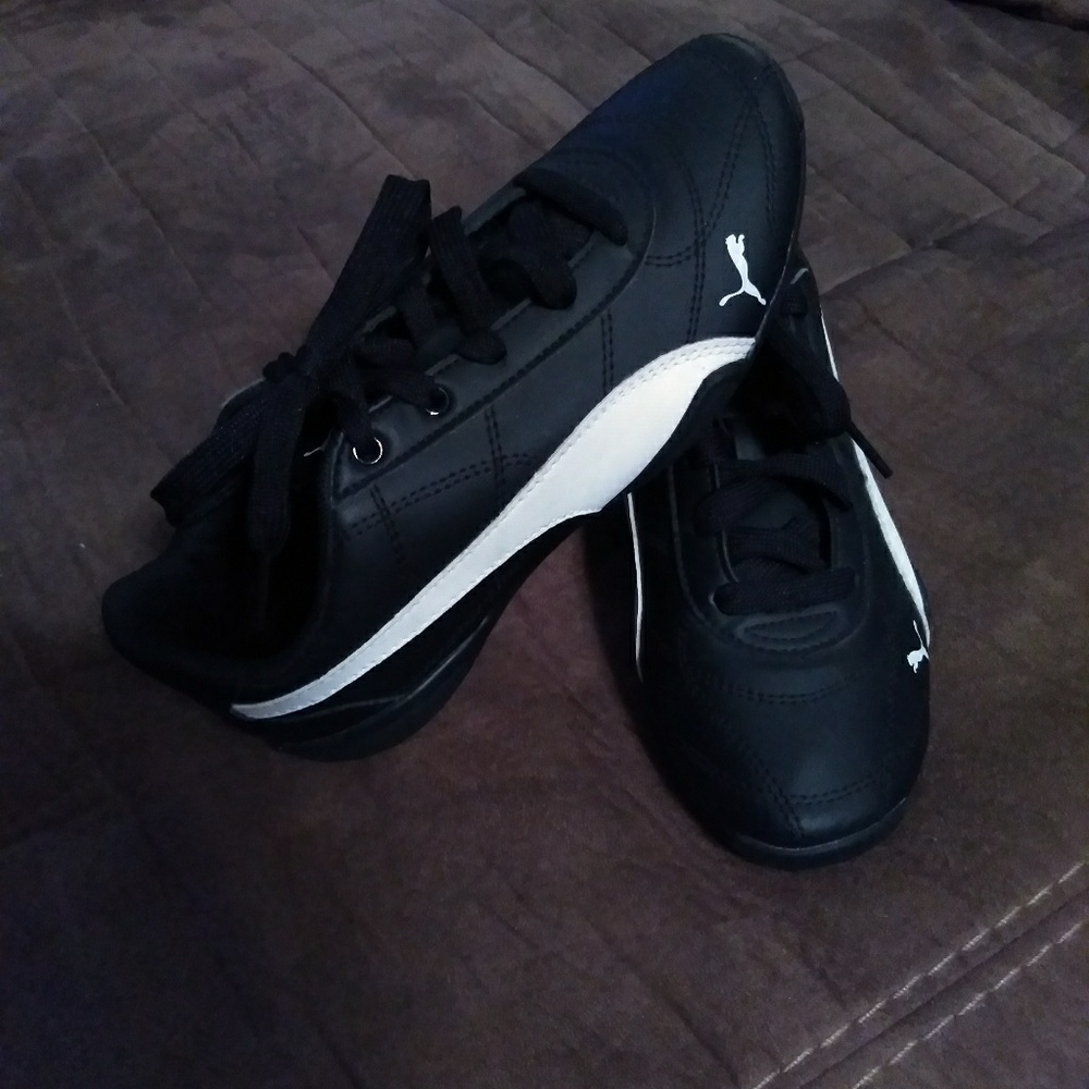 Puma's boys sz 3